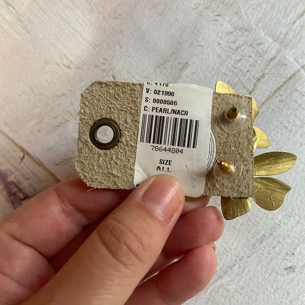 Anthropologie Large Gold and Pearl Flower Earrings 🌼✨ - Picture 5 of 6